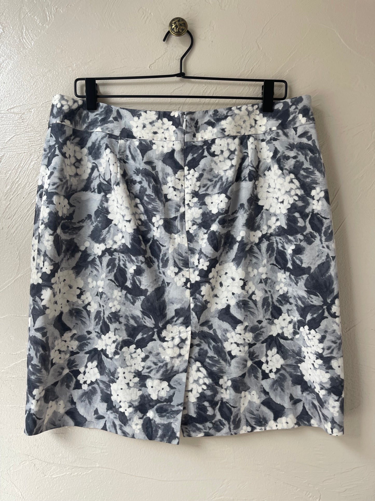 White Hydrangeas Skirt
