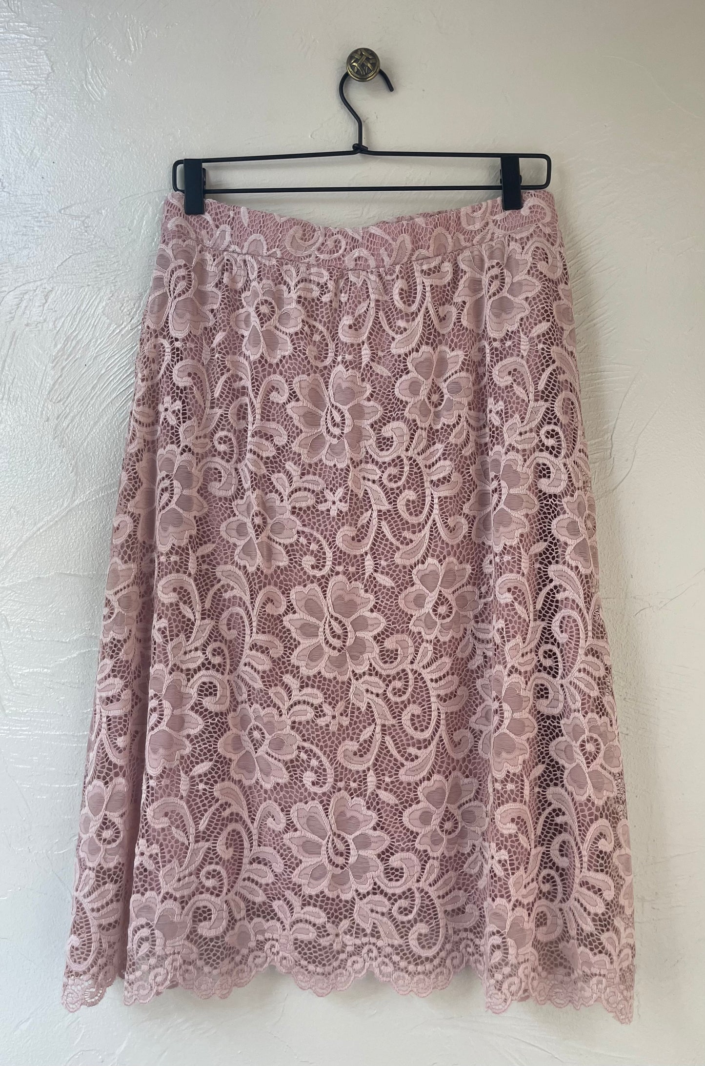 Falda de encaje rosa viejo