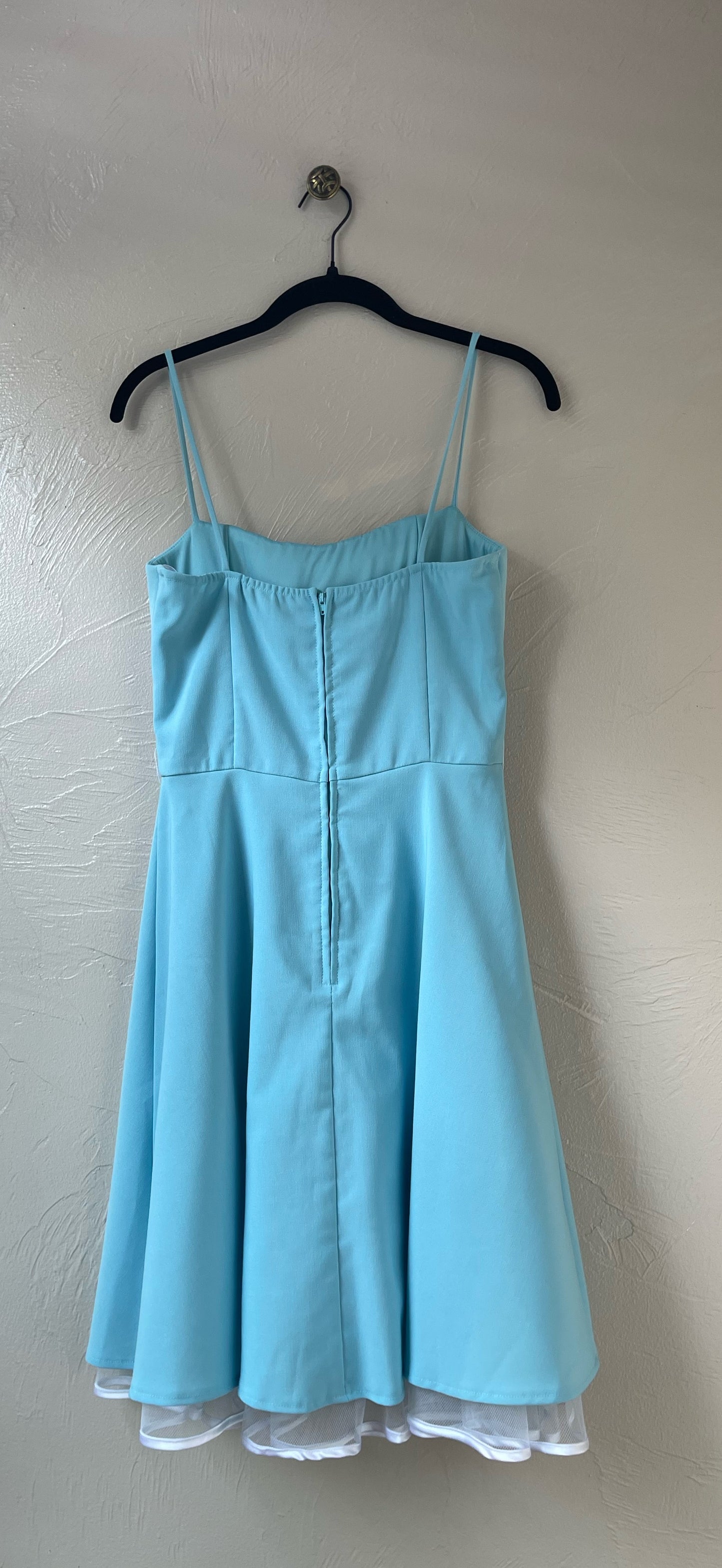Adorable vestido azul con enagua de tul