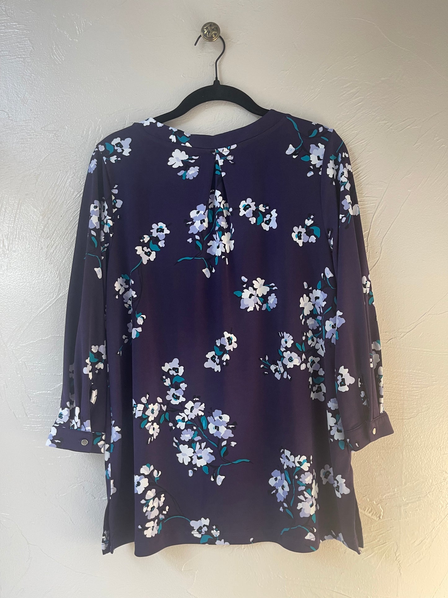 Camisa con print de flores morado