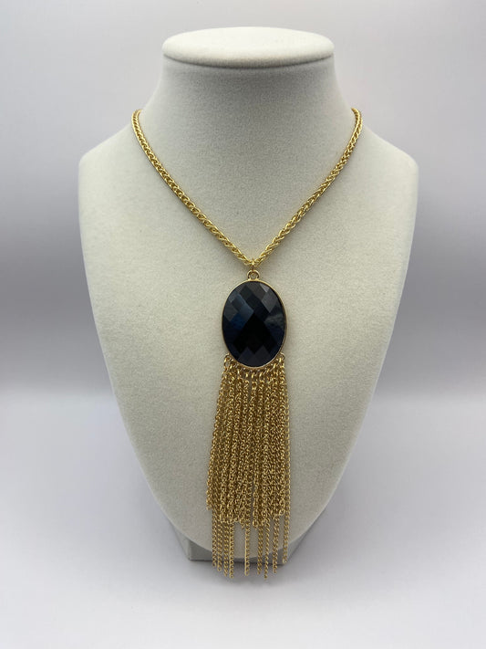 Goldtone necklace with pendant